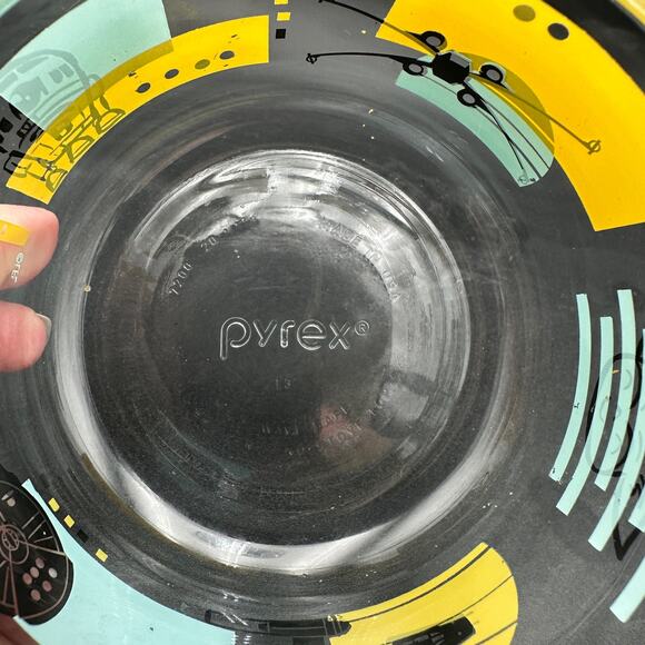 Pyrex Star Wars 2 piece Set 7200 4.75", 7211 8" x 6" - Picture 9 of 12